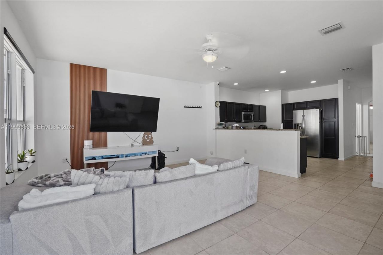 17081 SW 94th Way, Miami, FL 33196 Photo