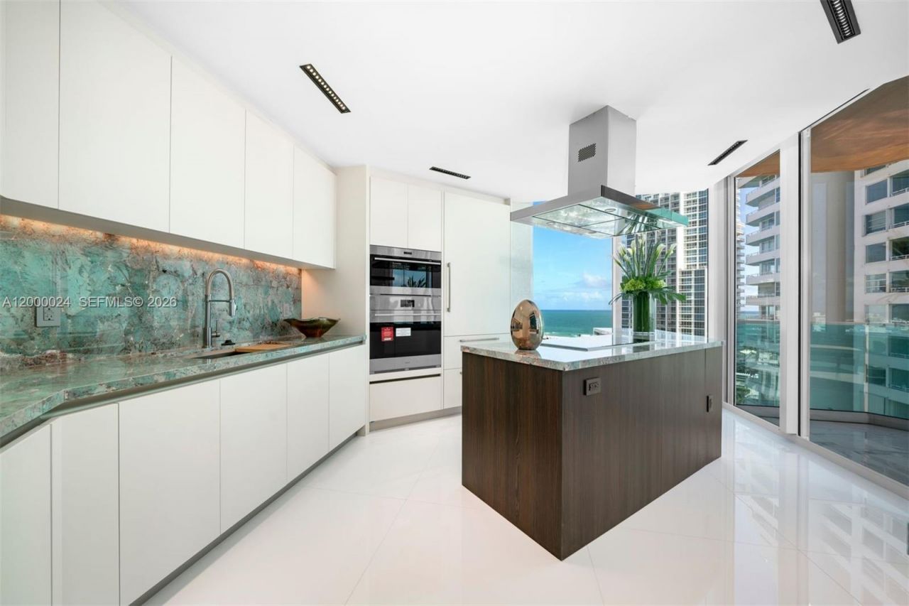 300 S Pointe Dr, Unit 1501, Miami Beach, FL 33139 Photo