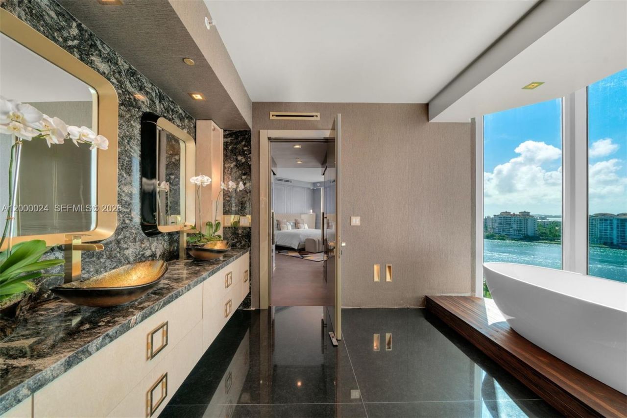 300 S Pointe Dr, Unit 1501, Miami Beach, FL 33139 Photo