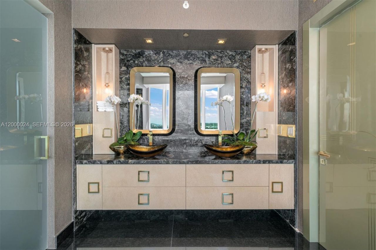 300 S Pointe Dr, Unit 1501, Miami Beach, FL 33139 Photo