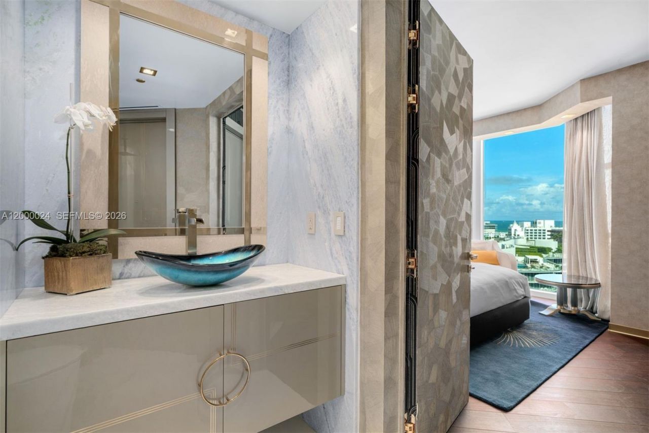 300 S Pointe Dr, Unit 1501, Miami Beach, FL 33139 Photo