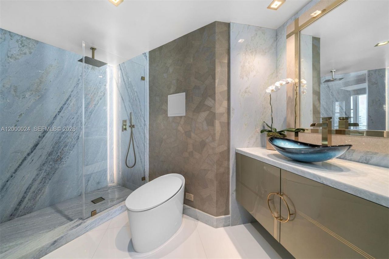 300 S Pointe Dr, Unit 1501, Miami Beach, FL 33139 Photo