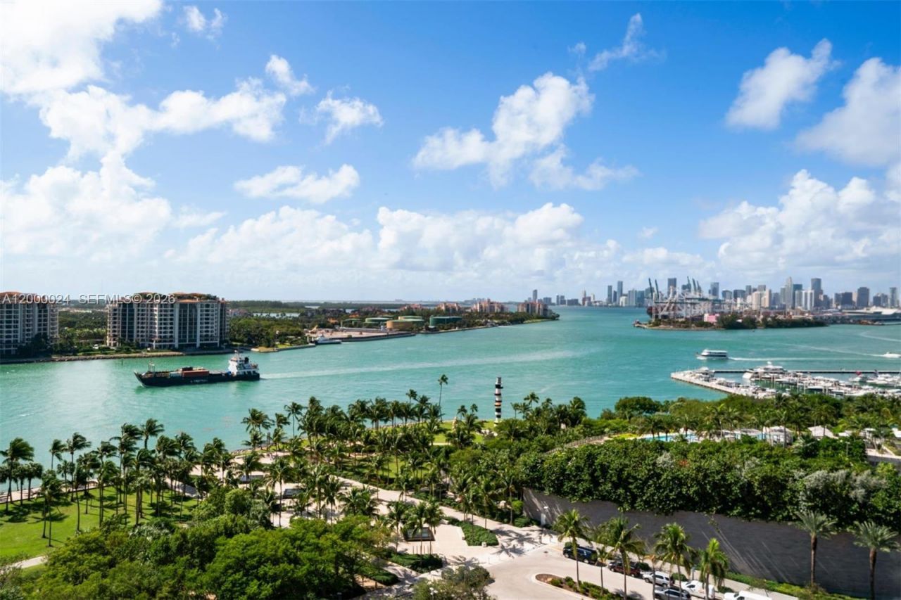 300 S Pointe Dr, Unit 1501, Miami Beach, FL 33139 Photo