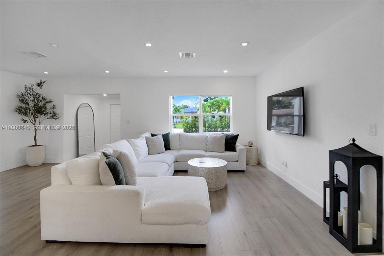 18361 NE 20th Pl, Unit 18361, North Miami Beach, FL 33179 Photo