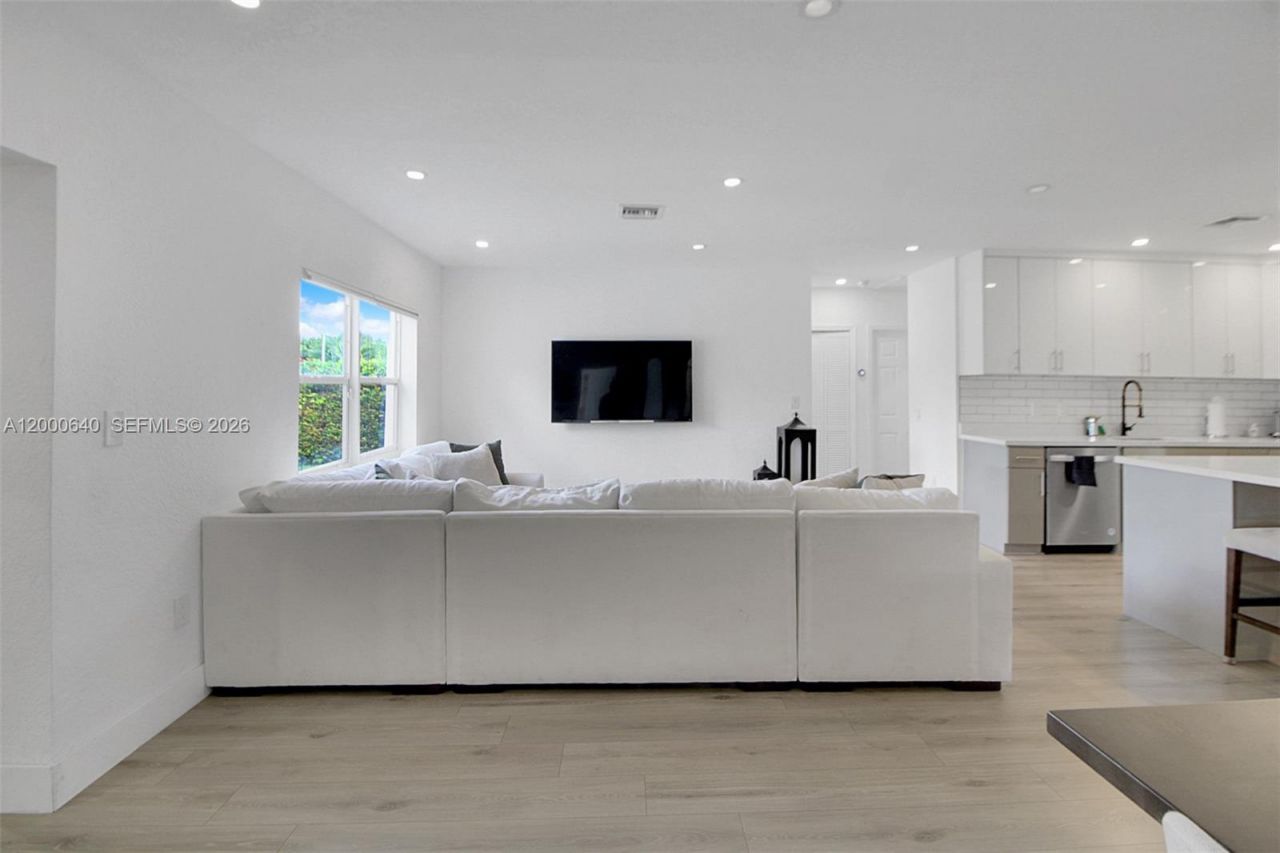 18361 NE 20th Pl, Unit 18361, North Miami Beach, FL 33179 Photo