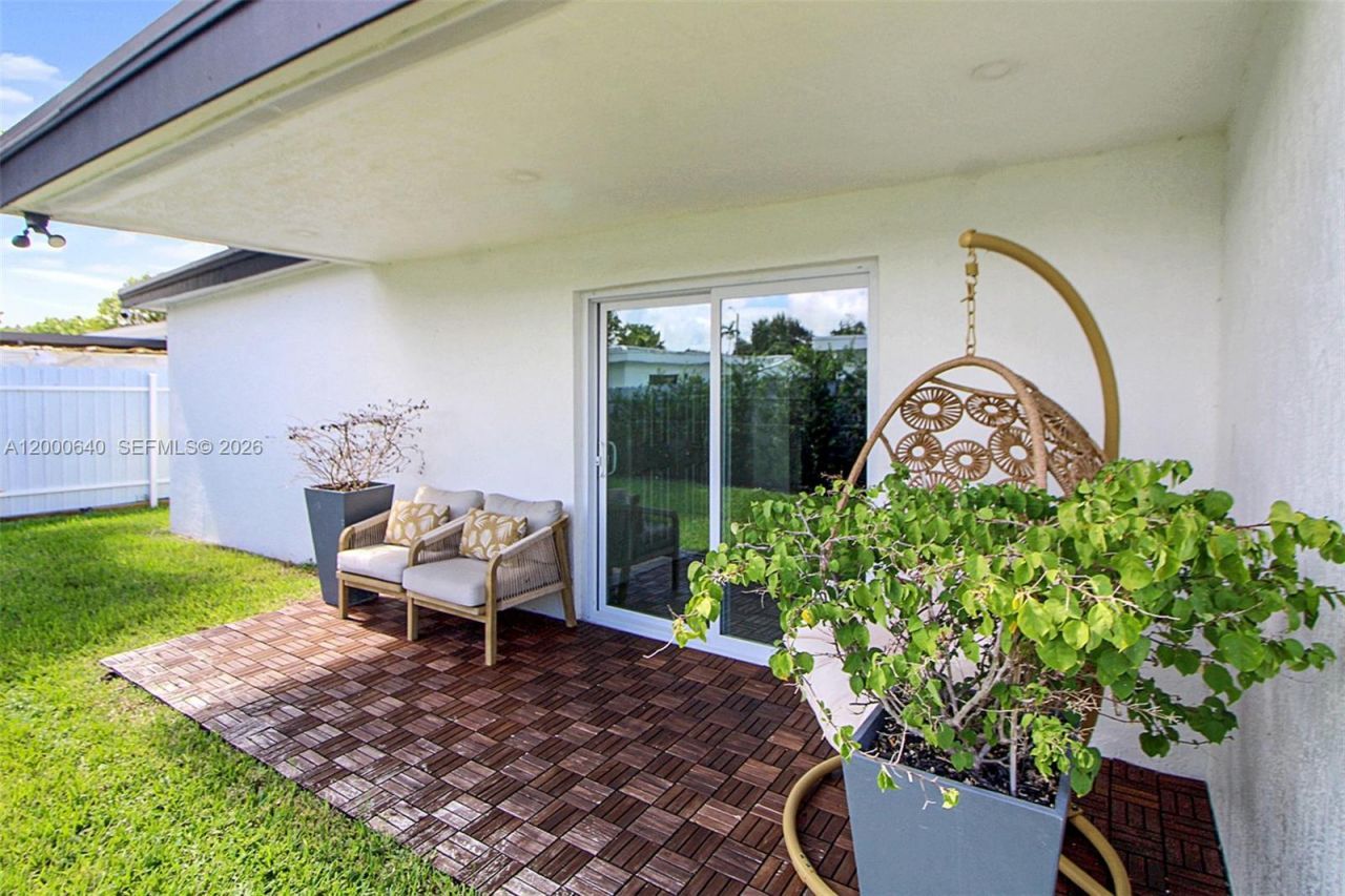 18361 NE 20th Pl, Unit 18361, North Miami Beach, FL 33179 Photo