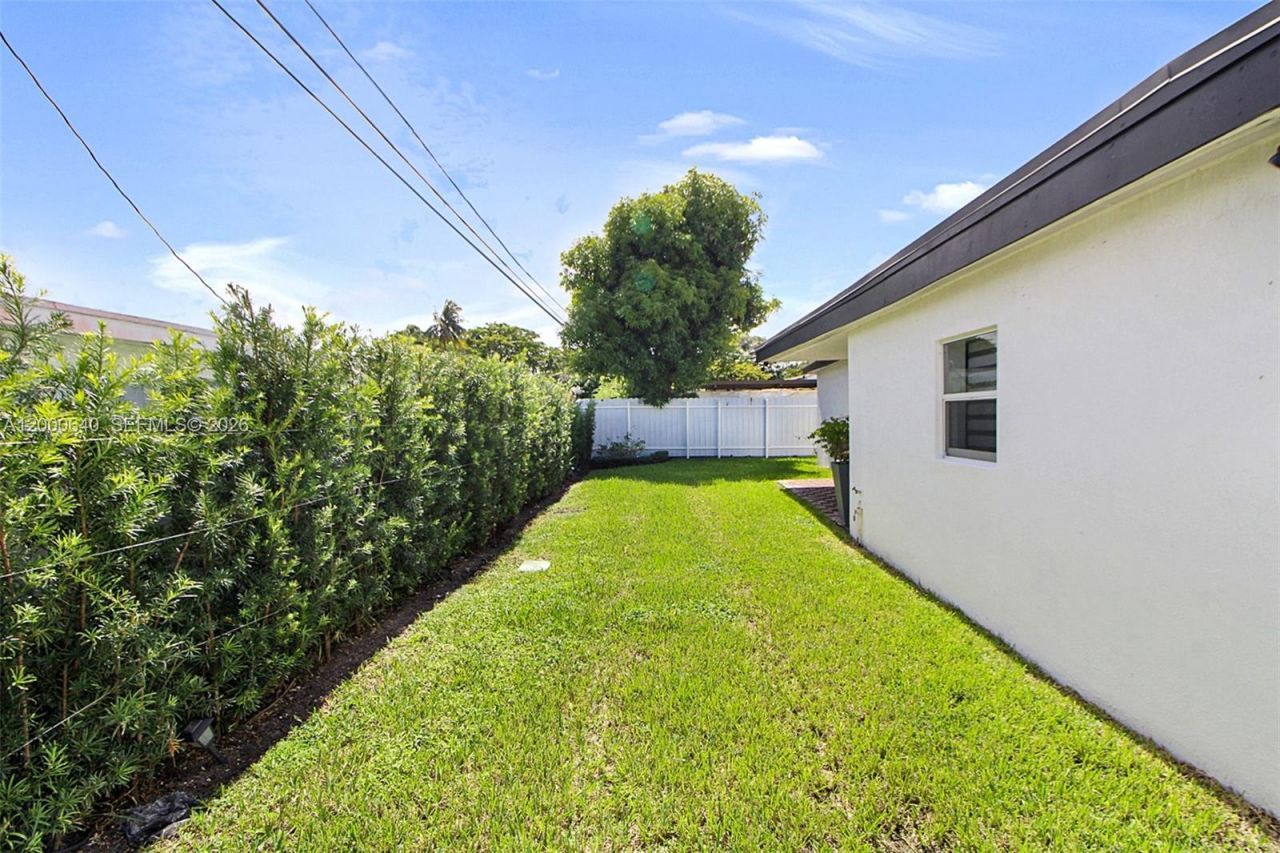 18361 NE 20th Pl, Unit 18361, North Miami Beach, FL 33179 Photo