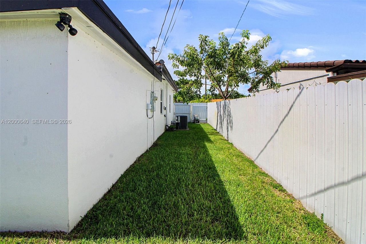 18361 NE 20th Pl, Unit 18361, North Miami Beach, FL 33179 Photo