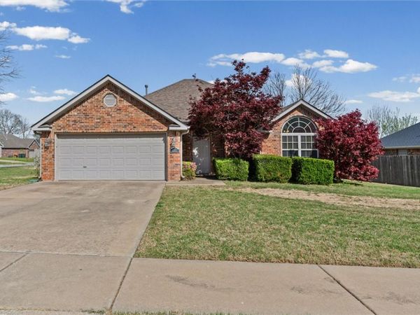 2962 N Bluegrass Place, Fayetteville, AR 72704