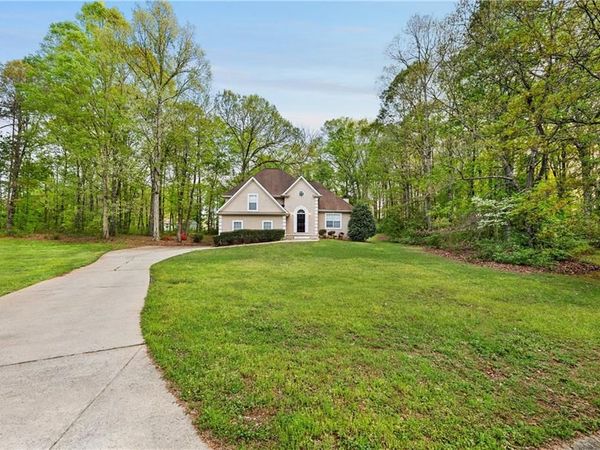 90 Montrose Lane, Sharpsburg, GA 30277