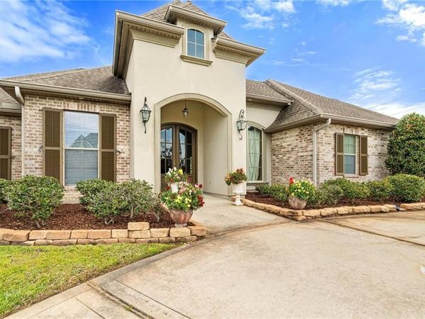 333 CYPRESS LAKES Drive, Slidell, LA 70458