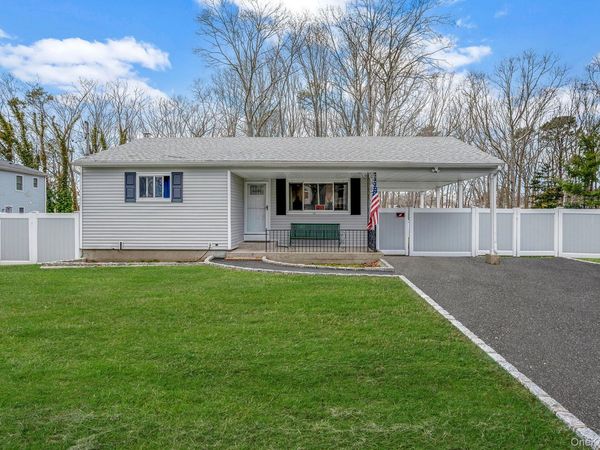 160 Hounslow Road , Shirley, NY 11967