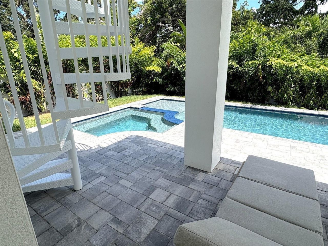 1647 Siesta Drive, Sarasota, FL 34239 Photo