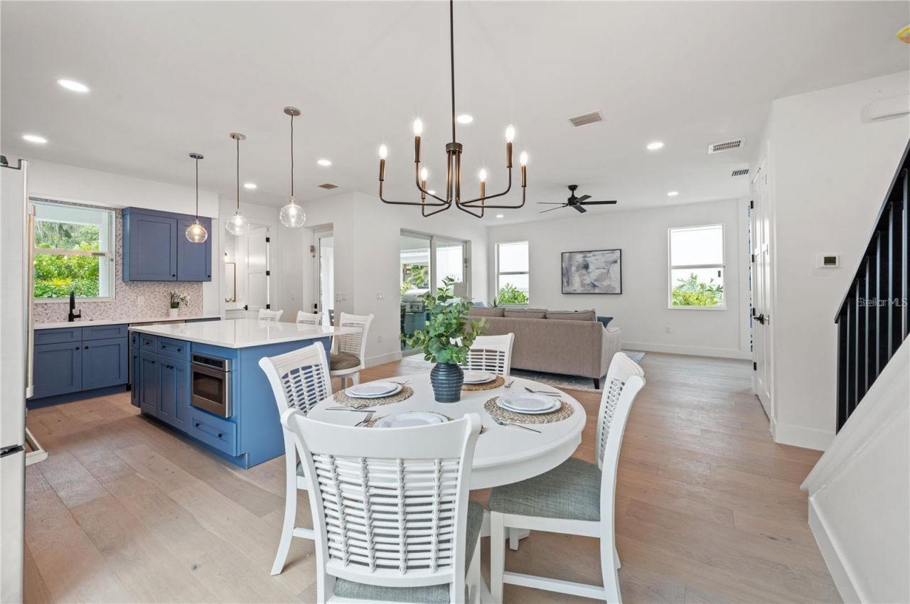 1647 Siesta Drive, Sarasota, FL 34239 Photo