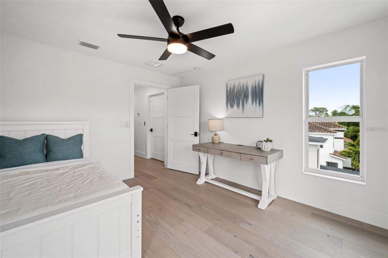 1647 Siesta Drive, Sarasota, FL 34239 Photo