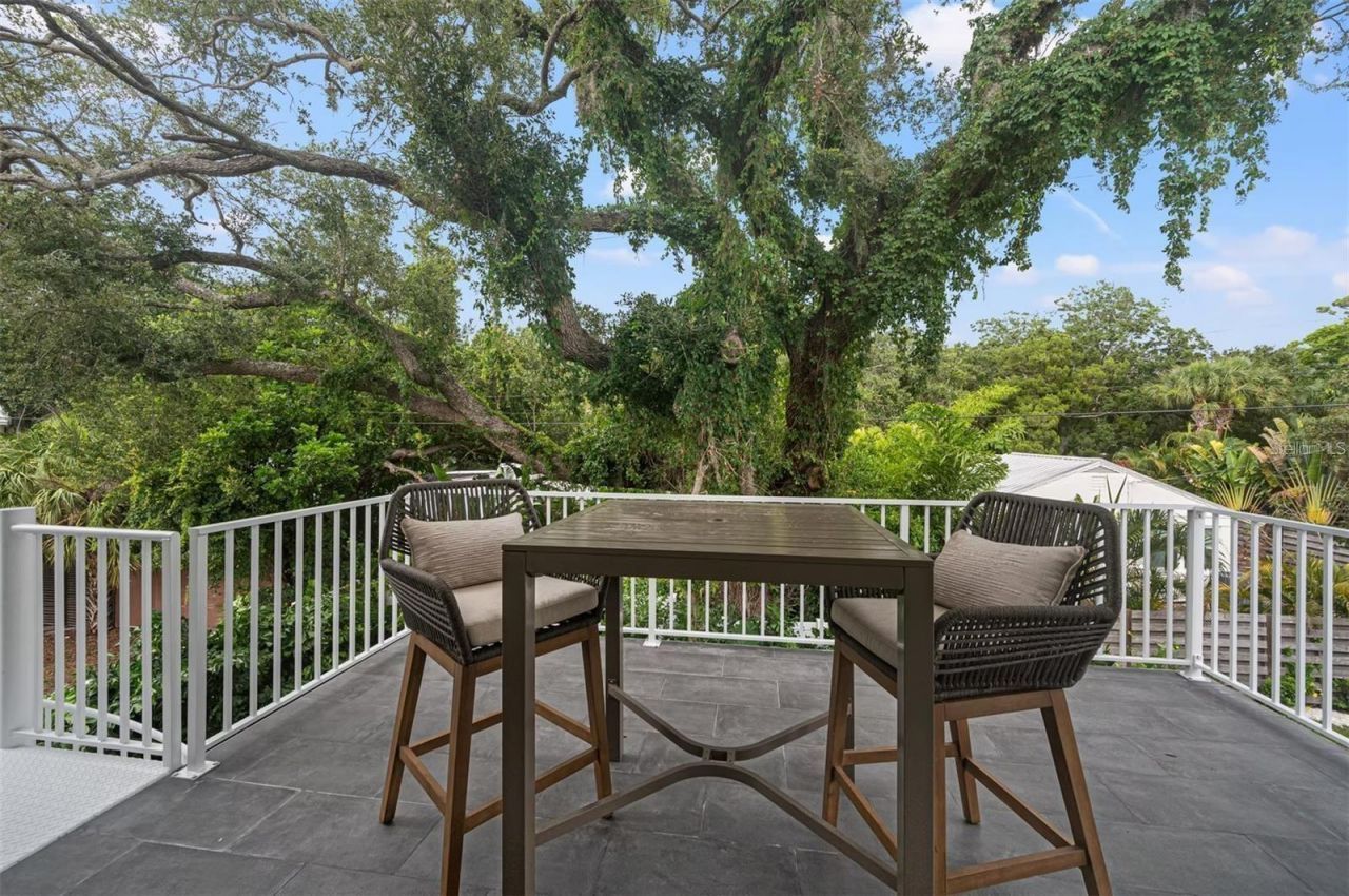 1647 Siesta Drive, Sarasota, FL 34239 Photo