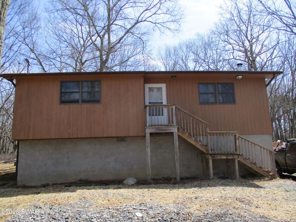 571 Mallard Lane, Bushkill, PA 18324