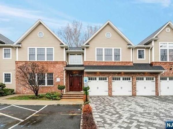 14 Hemlock Lane, TENAFLY, NJ 07670