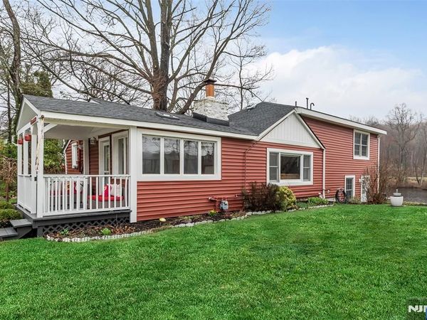 24 Broadway, WEST MILFORD, NJ 07480