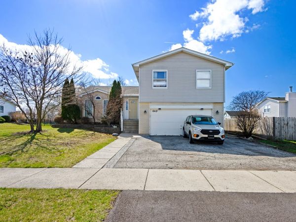649 Hiawatha Drive, Carol Stream, IL 60188