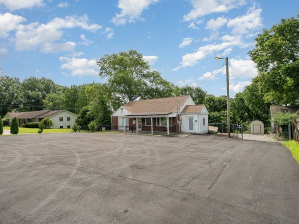 2003 Lebanon Pike , Nashville, TN 37210