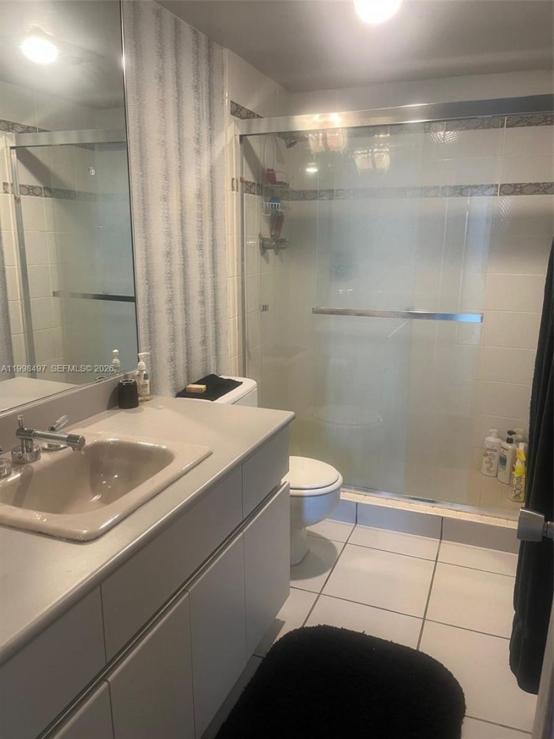 300 Bayview Dr, Unit 516, Sunny Isles Beach, FL 33160 Photo