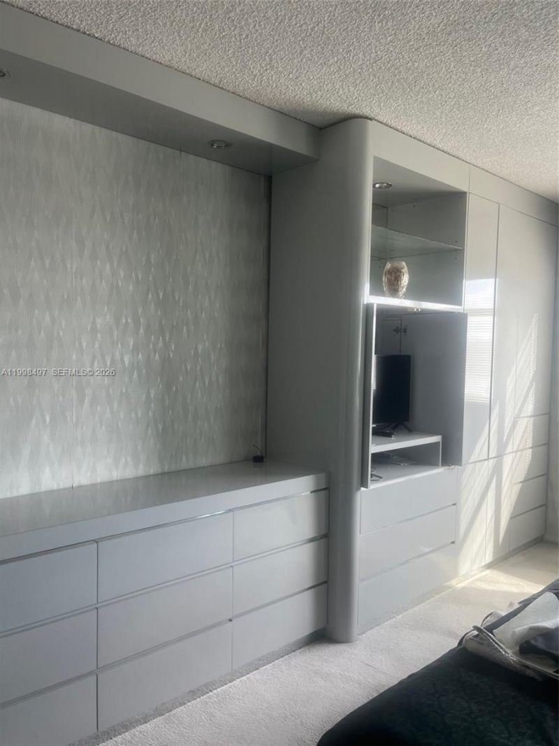 300 Bayview Dr, Unit 516, Sunny Isles Beach, FL 33160 Photo