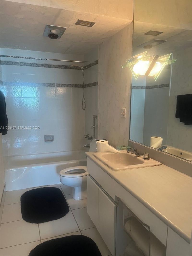 300 Bayview Dr, Unit 516, Sunny Isles Beach, FL 33160 Photo