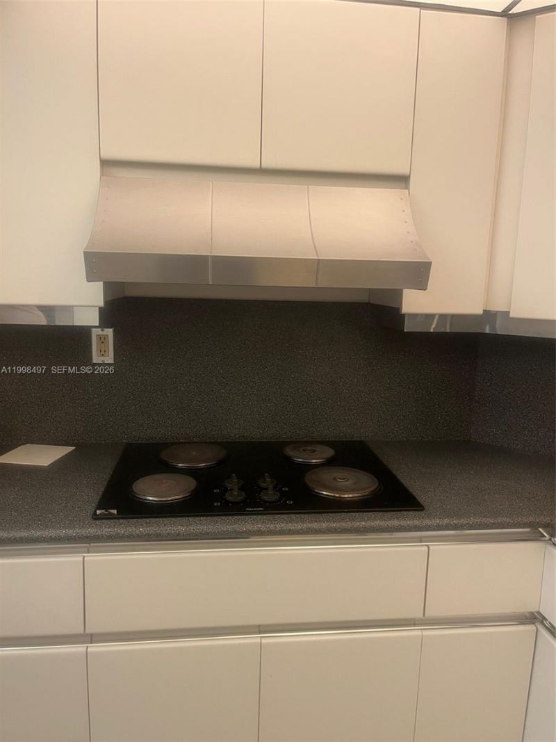 300 Bayview Dr, Unit 516, Sunny Isles Beach, FL 33160 Photo