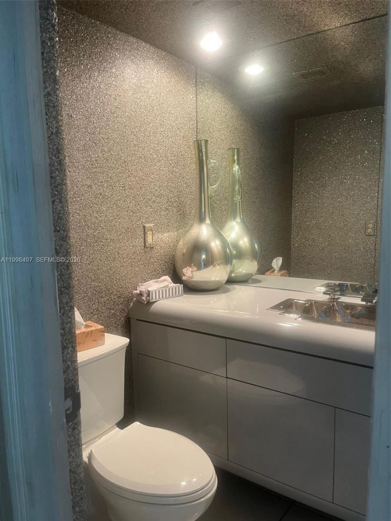 300 Bayview Dr, Unit 516, Sunny Isles Beach, FL 33160 Photo