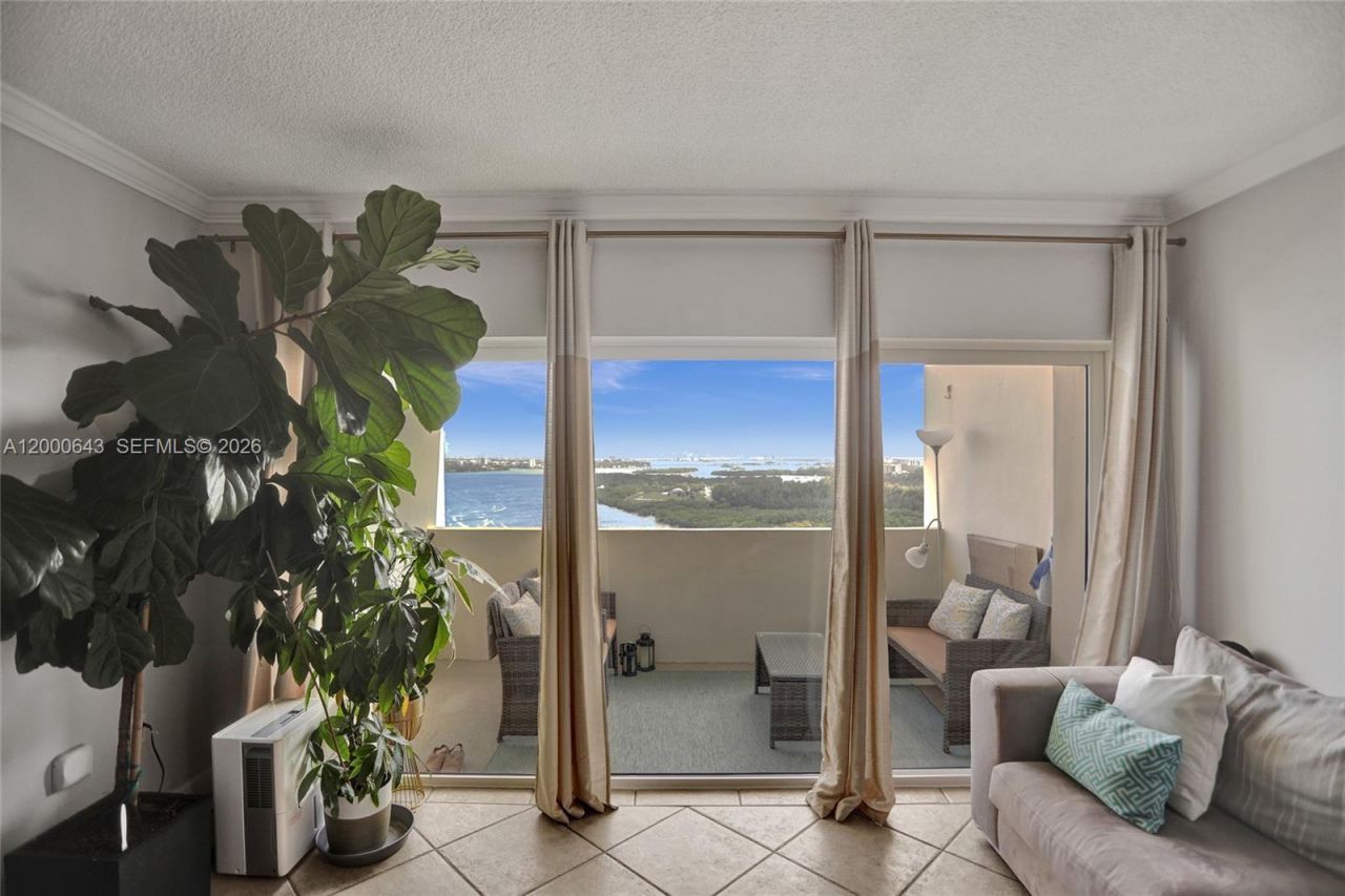 300 Bayview Dr , Unit PH10, Sunny Isles Beach, FL 33160 Photo