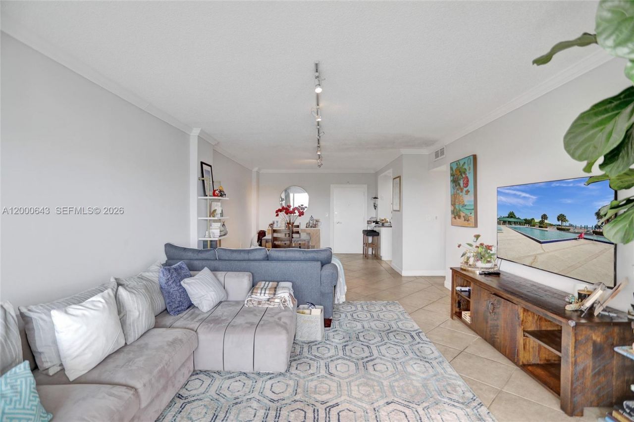 300 Bayview Dr , Unit PH10, Sunny Isles Beach, FL 33160 Photo