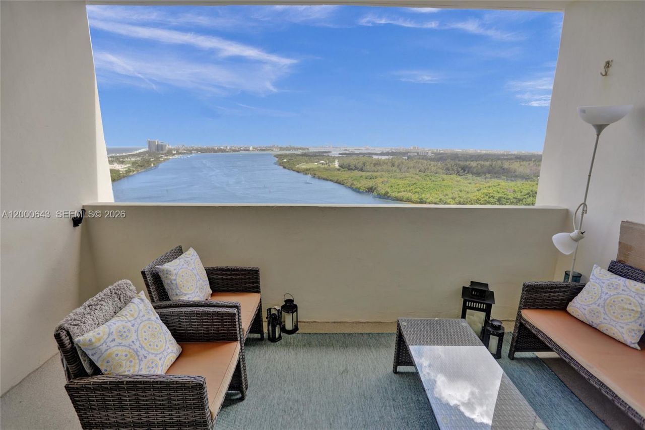 300 Bayview Dr , Unit PH10, Sunny Isles Beach, FL 33160 Photo