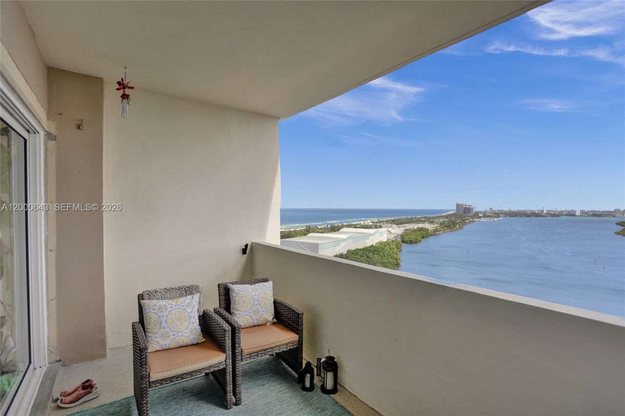 300 Bayview Dr , Unit PH10, Sunny Isles Beach, FL 33160 Photo