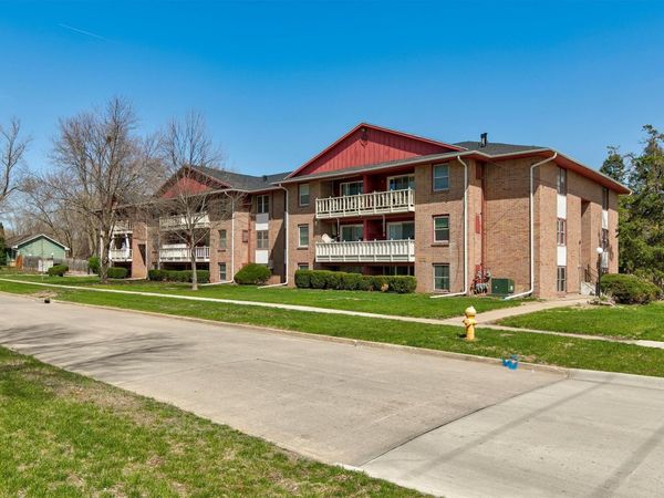 7815 Douglas Avenue, Unit 305, Urbandale, IA 50322