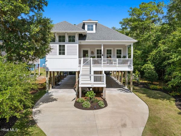 322 NE 42nd Street, Oak Island, NC 28465
