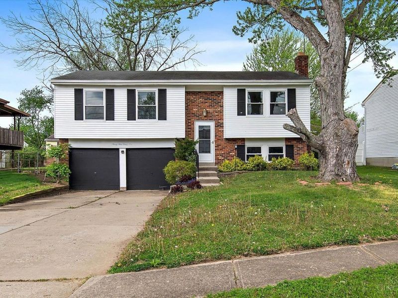 9925 Grasscreek Court, Cincinnati, OH 45231 Photo 1