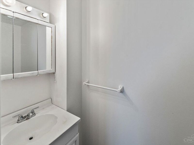 9925 Grasscreek Court, Cincinnati, OH 45231 Photo 24