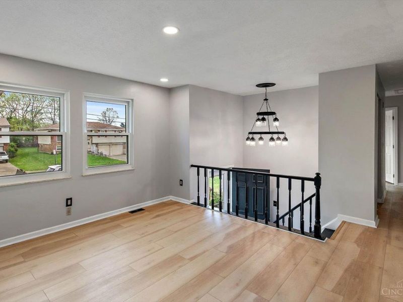 9925 Grasscreek Court, Cincinnati, OH 45231 Photo 6