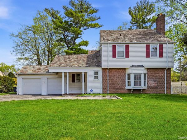 91 Port Washington Boulevard, Roslyn, NY 11576