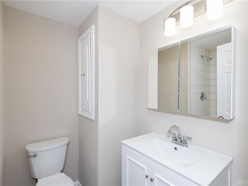 6850 Locustview Drive, Huber Heights, OH 45424 Photo 32