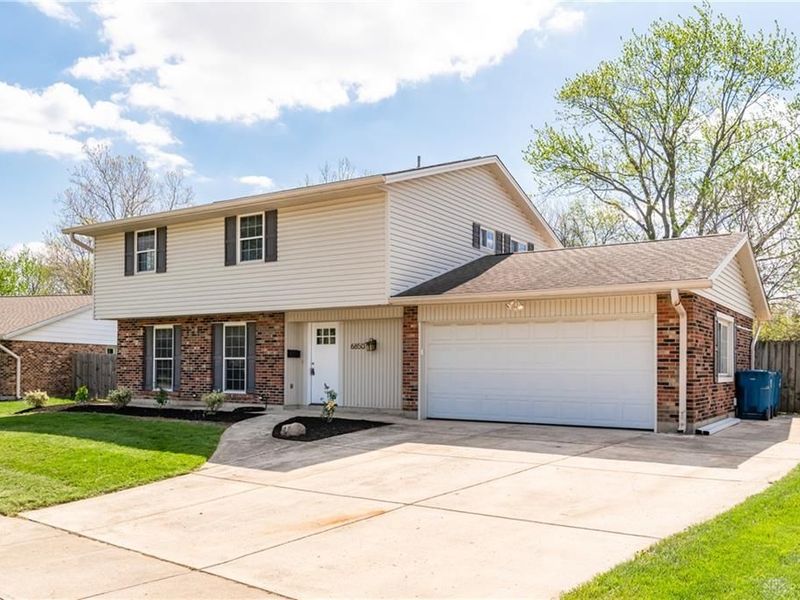 6850 Locustview Drive, Huber Heights, OH 45424 Photo 4