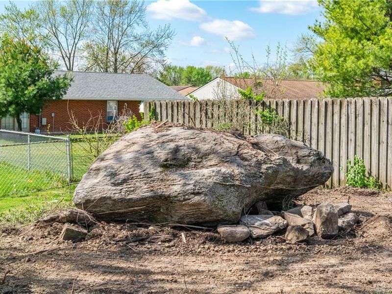 6850 Locustview Drive, Huber Heights, OH 45424 Photo 49