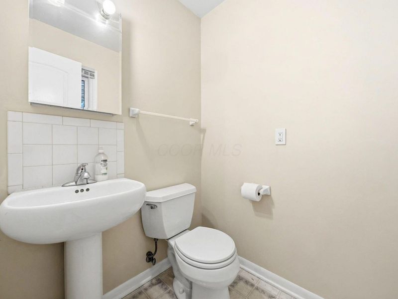 429 Carilla Lane, Columbus, OH 43228 Photo 23