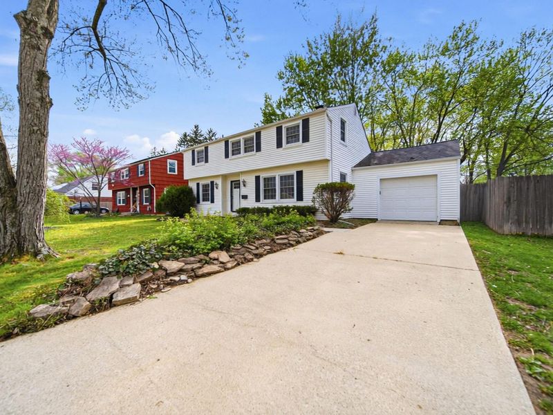 429 Carilla Lane, Columbus, OH 43228 Photo 3