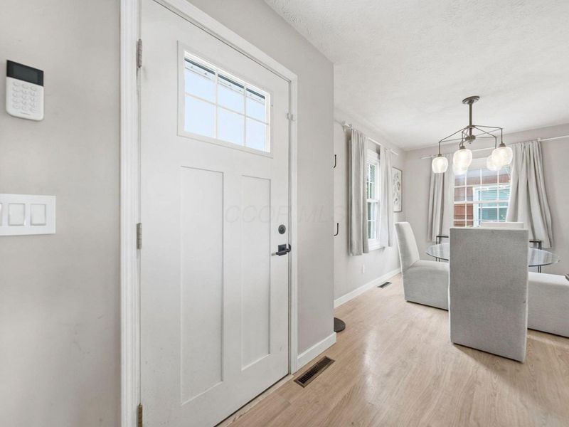 429 Carilla Lane, Columbus, OH 43228 Photo 4