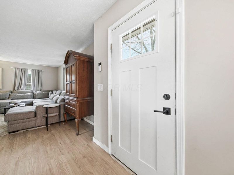 429 Carilla Lane, Columbus, OH 43228 Photo 8