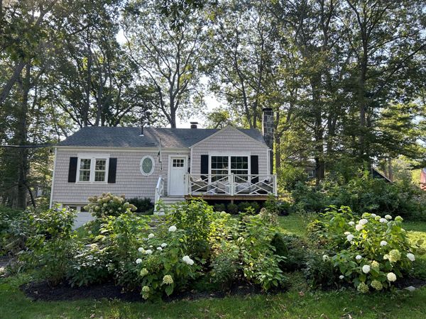 60 Oakhurst Road, Cape Elizabeth, ME 04107