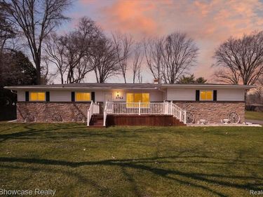 3762 Lakewood Drive, Waterford Twp, MI 48329