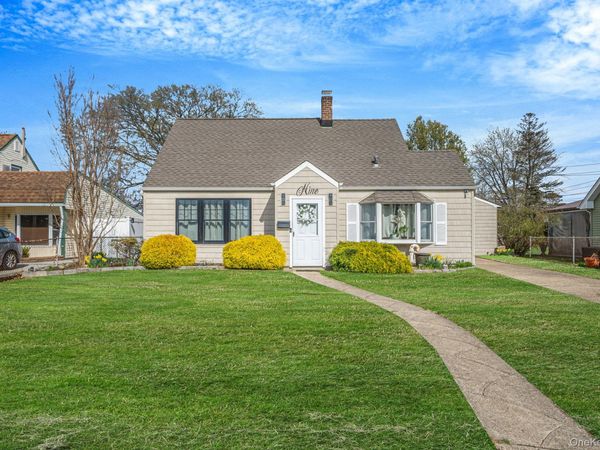 9 Copper Lane, Levittown, NY 11756